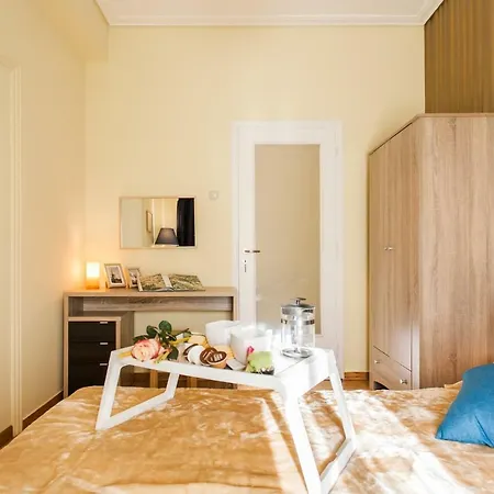 Private View In Shared Near To Acropolis Metro Station ホームステイ アテネ