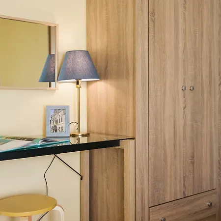 Accommodatie bij particulieren Private View In Shared Near To Acropolis Metro Station Athene