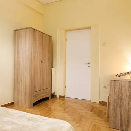 Private View In Shared Near To Acropolis Metro Station ホームステイ
