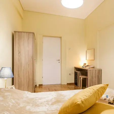 Private View In Shared Near To Acropolis Metro Station ホームステイ