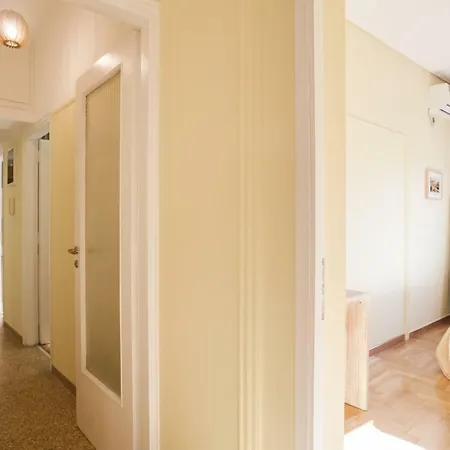 Accommodatie bij particulieren Private View In Shared Near To Acropolis Metro Station